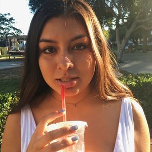 Meet your Posher, Chloe